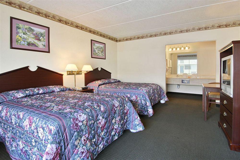 Red Rose Inn & Suites Плант Сити Екстериор снимка