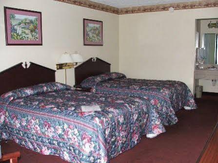Red Rose Inn & Suites Плант Сити Екстериор снимка